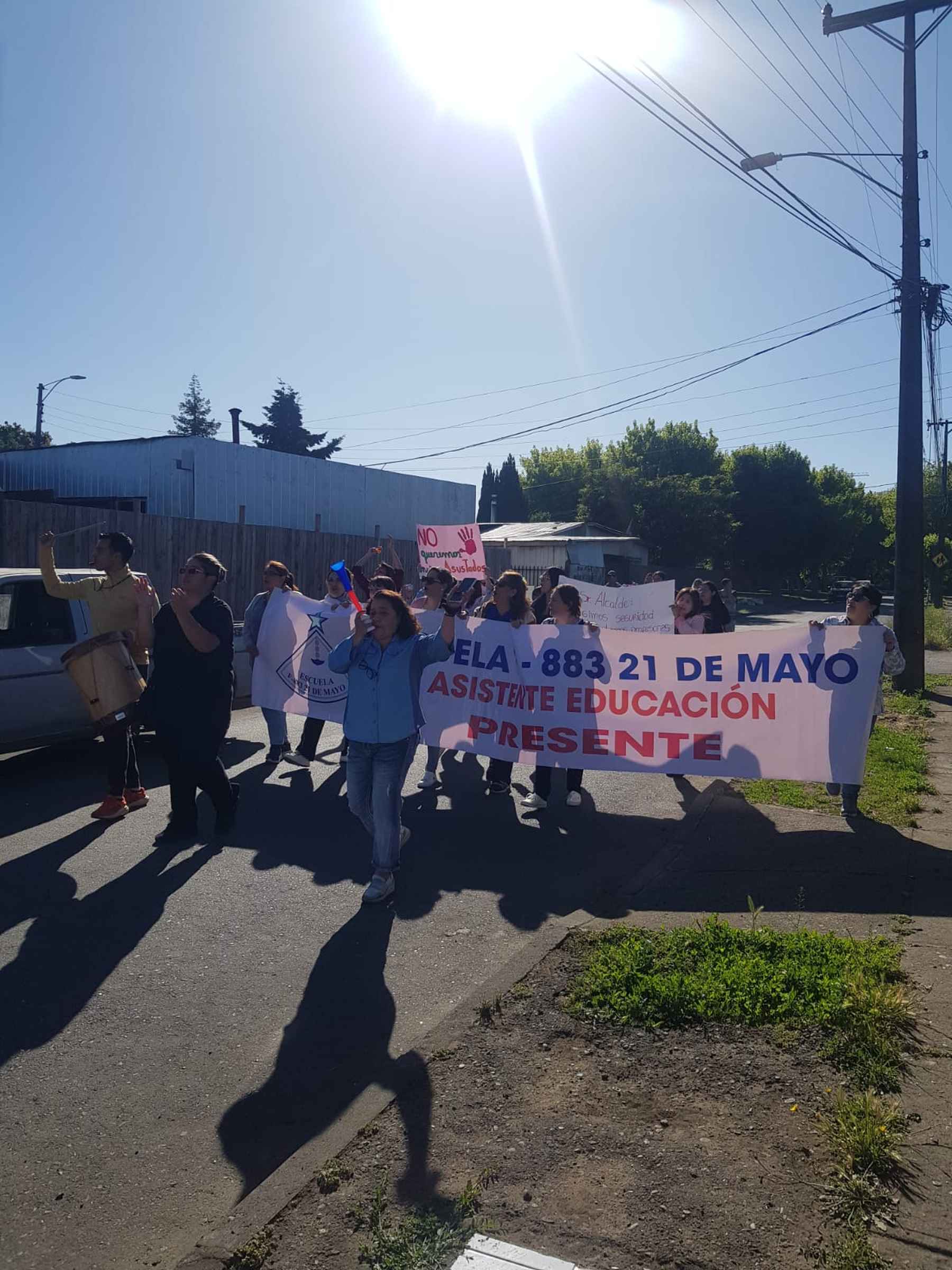 Comunidad educativa de Escuela 21 de Mayo Los Ángeles se movilizó