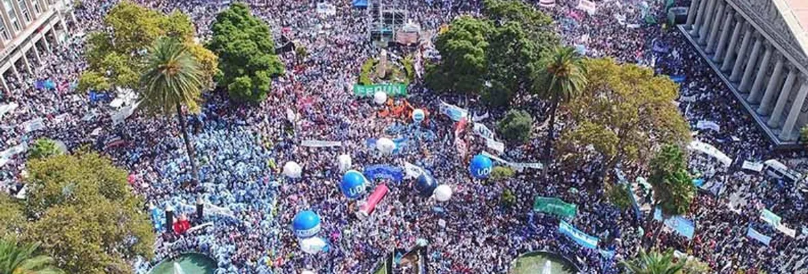 Argentina: Más de 400 mil maestras y maestros le plantaron cara a Macri