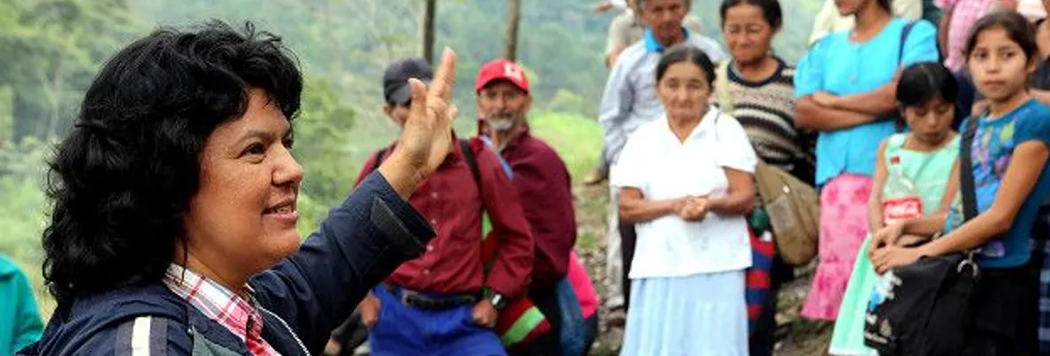 Hoy se cumplen 6 años del brutal asesinato de Berta Cáceres, activista ambiental hondureña