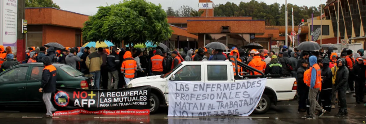 Portuarios protestan contra el IST por malos tratos y altas médicas prematuras