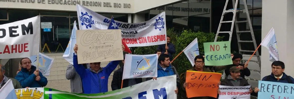 Funcionarios de los DAEM se tomaron SEREMI de Educación del Bíobío protestando contra el despido de 4 mil trabajadores