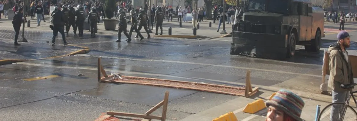 [FOTOS] Carabineros reprime marcha de la CONFECH y en rechazo a Cuenta Pública en el centro de Concepción