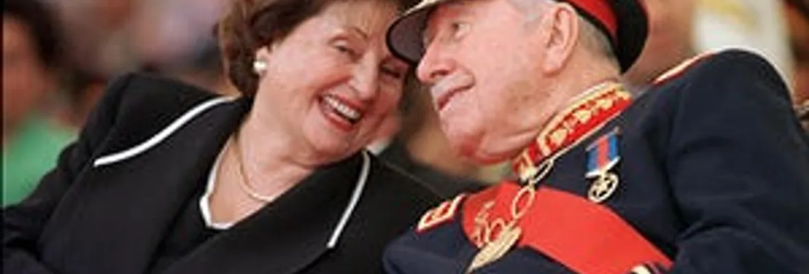 Fortuna ilícita incautada a Pinochet sería rematada por la “Tía Rica”