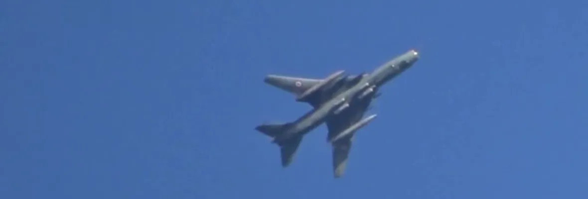 Un F-18 de la Coalición de EE.UU. derriba un Su-22 sirio en Raqqa.