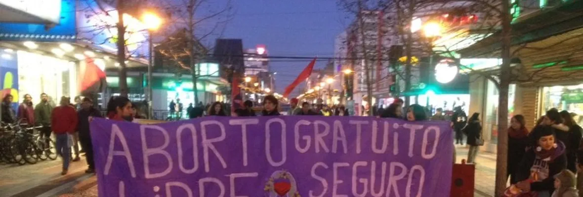 Marchan por el derecho al aborto libre, seguro y gratuito en Concepción y Talca