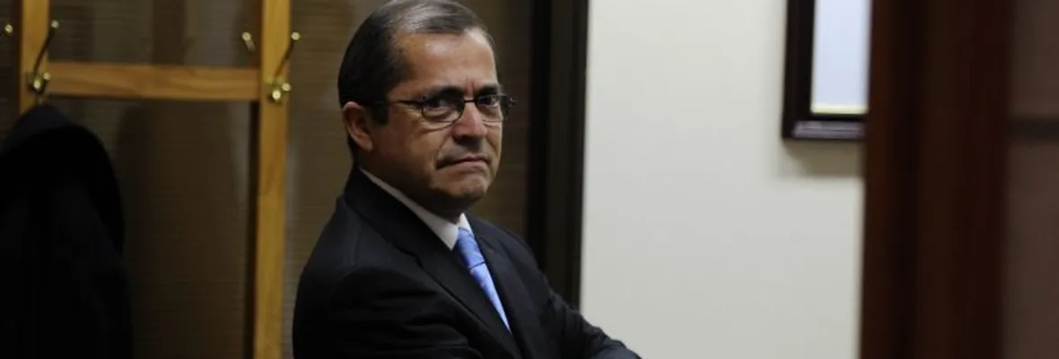 Conociendo al criminal detrás del comando camuflado de político