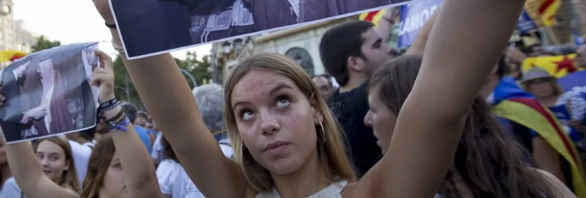 Miles marchan en Barcelona contra el terrorismo y la hipocresía de la Monarquía y el Gobierno español