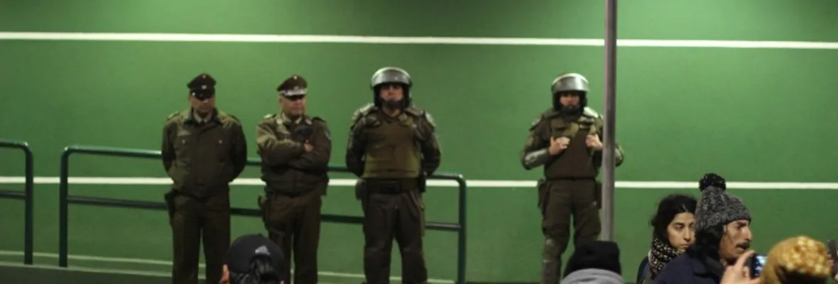 Realizan marcha y velatón en repudio a violencia policial durante manifestación contra Octopus en Penco