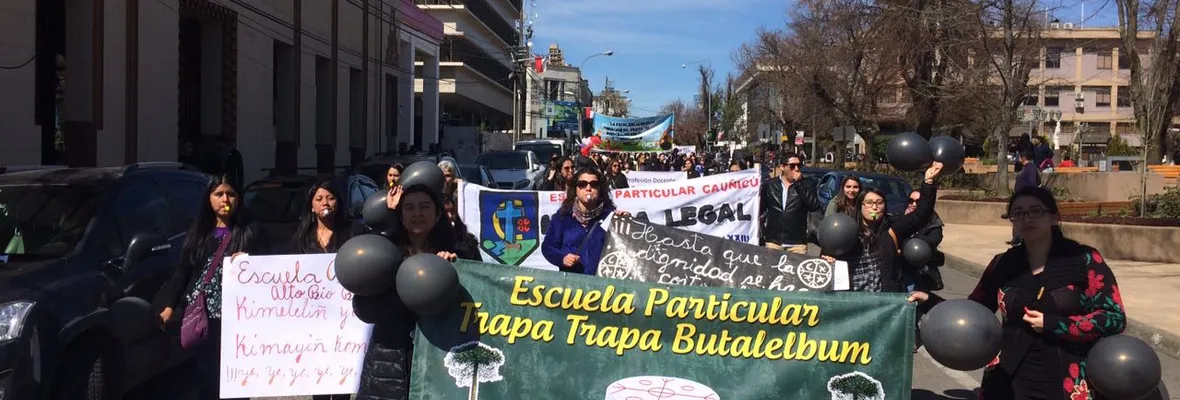 Trabajadores de la Fundación Educativa Juan XXIII de la provincia del Biobío en huelga por mejoras salariales