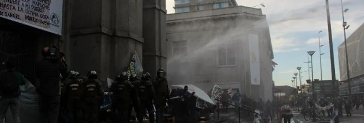 Ante represión en toma de Catedral de Concepción llaman a seguir manifestándose por los huelguistas mapuche