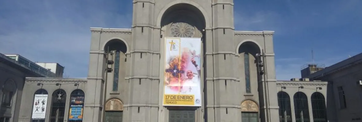 Se toman Catedral de Concepción en apoyo a presos mapuche a 107 días en huelga de hambre
