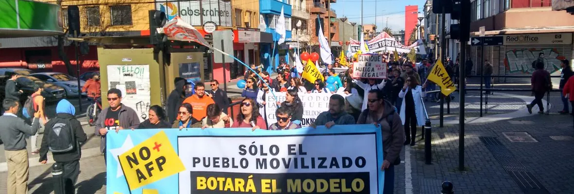Trabajadores en huelga encabezaron nueva marcha contra AFP en Concepción