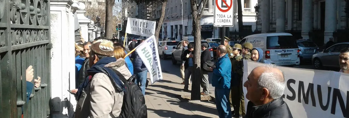 Trabajadores de Departamentos de Educación Municipal se manifiestan contra inminentes y masivos despidos