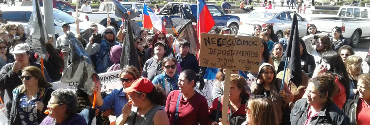 En Centinela 2 protestan contra el negocio de viviendas malas: Empresas construyeron, reconstruyeron y, ahora, reparan