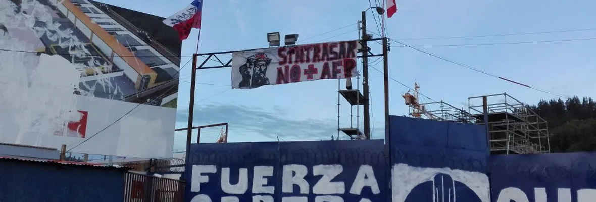 Trabajadores se toman grúa y faenas de cárcel El Manzano