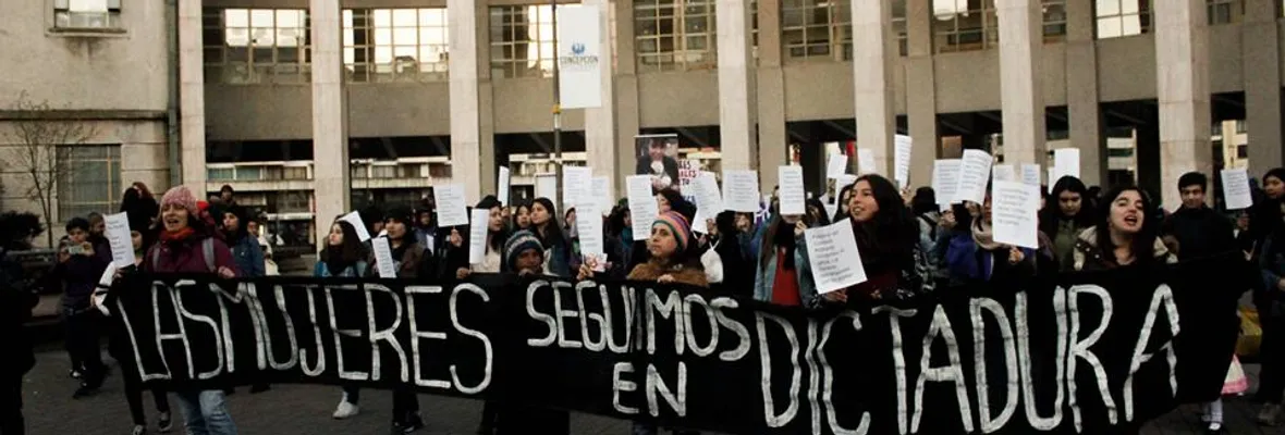 Denuncian hostigamiento policial a organizadoras de marcha contra violencia hacia las mujeres en Concepción