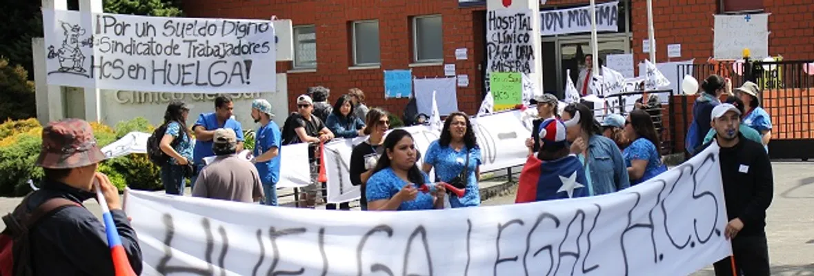 Trabajadores del Hospital Clínico del Sur en huelga por mejores salarios