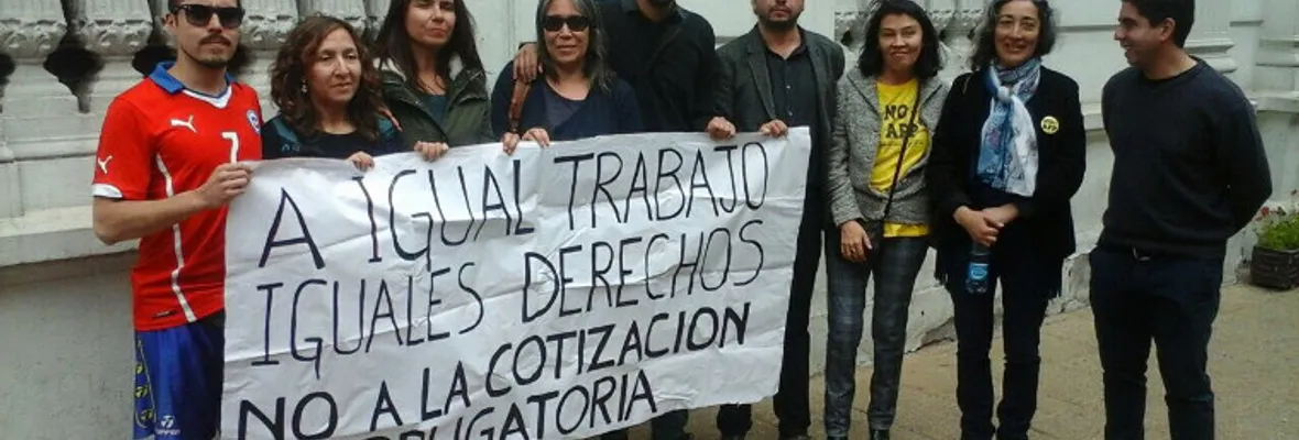 Trabajadores a Honorarios protestan para no ser obligados a cotizar en las AFP