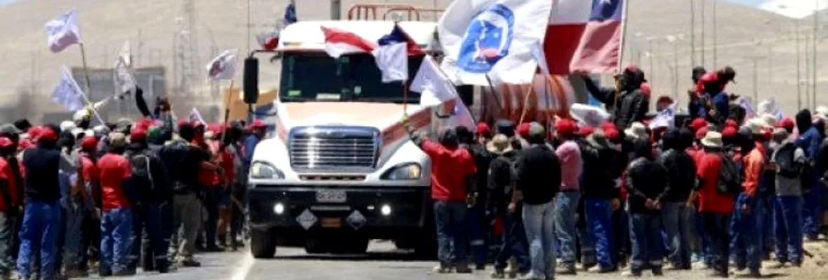 Trabajadores paralizan Minera Escondida
