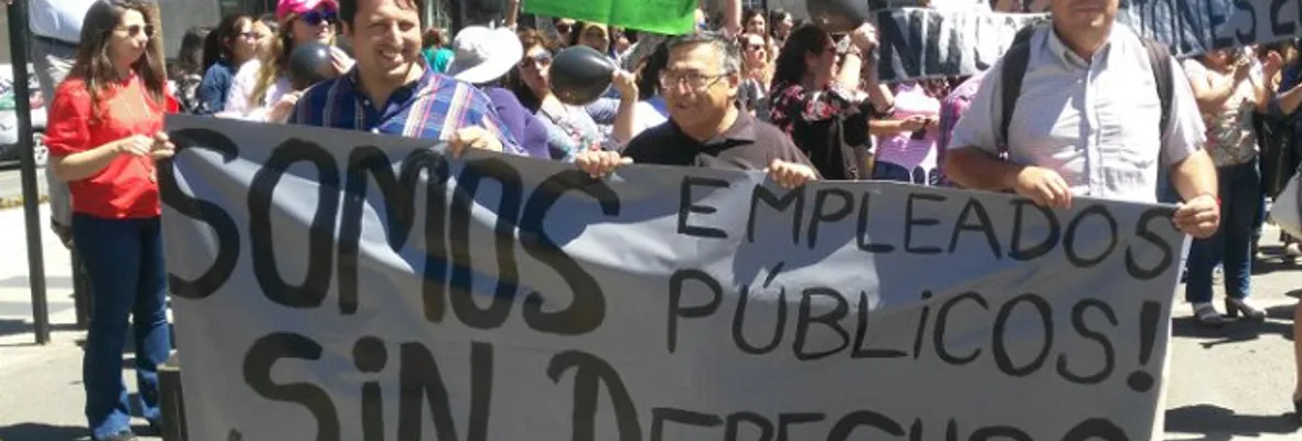 Contra la precariedad laboral: Trabajadores/as a honorarios del Estado serían reconocidos como contrata tras dictamen de Contraloría