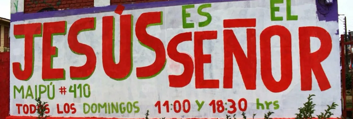 Evangélicos destruyen mural que conmemoraba a mujeres violentadas en dictadura