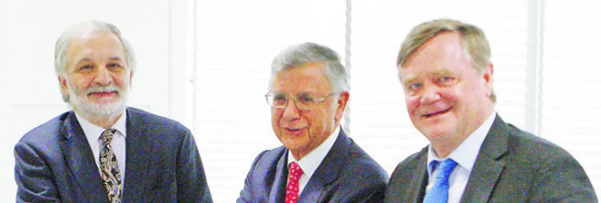 No es legal que CORFO entregue la explotación de litio a privados, afirma Julián Alcayaga