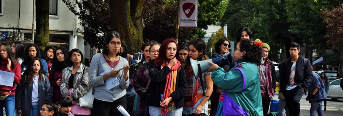 En la U.de Concepción continúan las acciones de apoyo a estudiante que denunció a candidato por violación