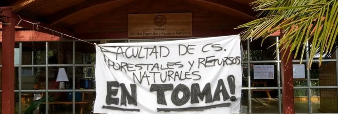 Fuerte movilización contra el sexismo y el machismo en la Universidad Austral