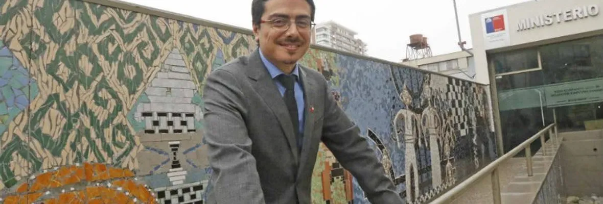 Confech y Red contra la violencia hacia la Mujer piden salida de Seremi de Educación