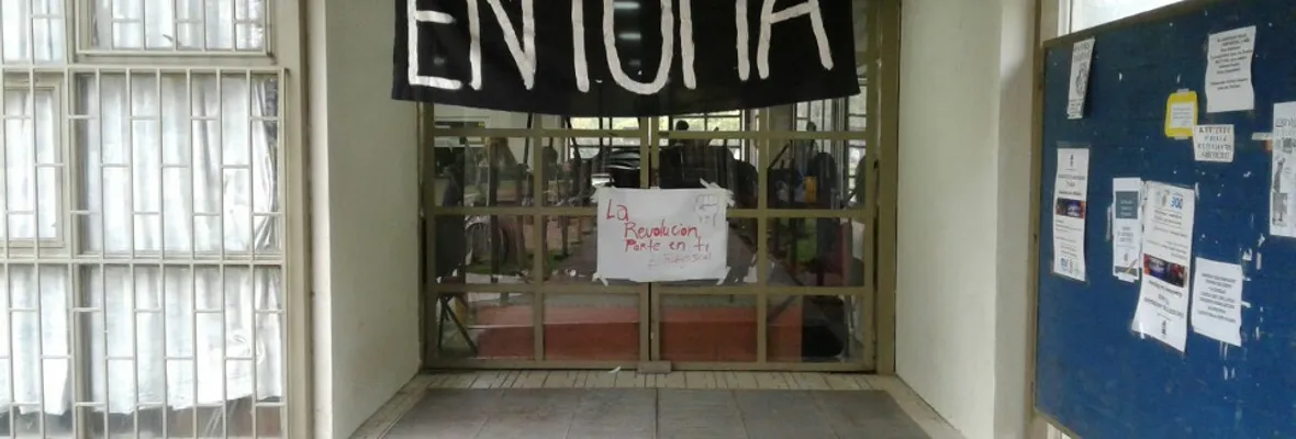 Estudiantes se toman la UBB Chillán pese a recibir amenazas con macanas eléctricas