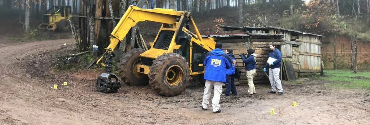 Queman maquinaria forestal en ruta que une Capitán Pastene y Lumaco