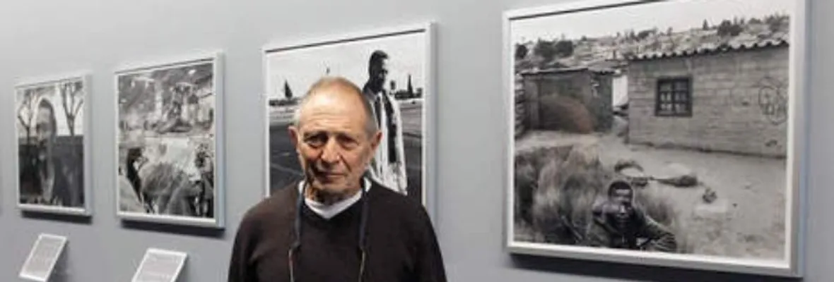 Muere David Goldblatt, fotógrafo que documentó el Apartheid