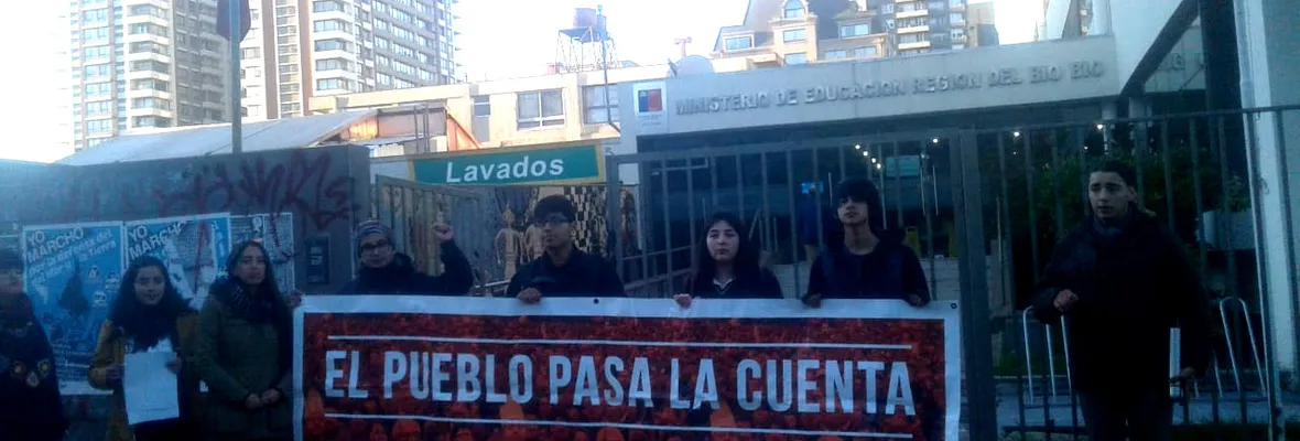 Estudiantes se manifiestan exigiendo la salida del SEREMi de Educación del Bío Bío