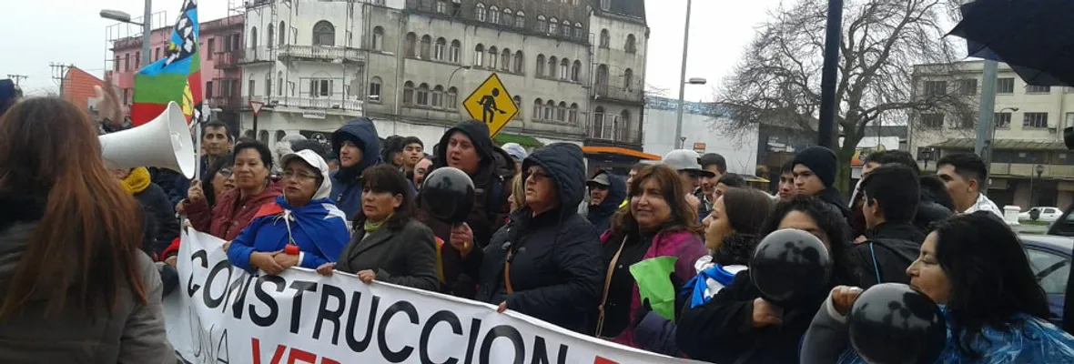 Vecinos protestan en la Intendencia del Bío Bío contra alza del peaje en la Ruta 160