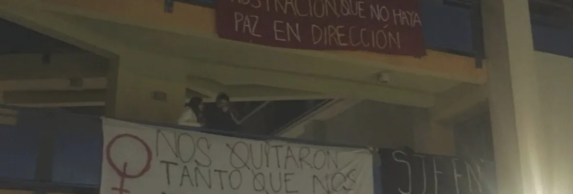 Secundarios se toman liceo católico denunciando casos de abuso sexual