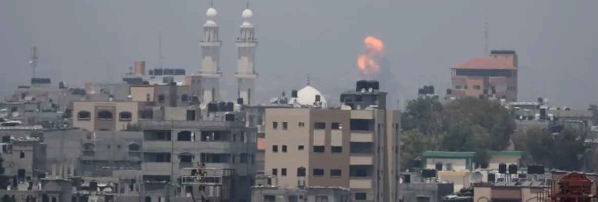 Israel ejecuta intenso bombardeo contra la Franja de Gaza: impacta decenas de blancos de Hamas en respuesta a lanzamiento de cohetes