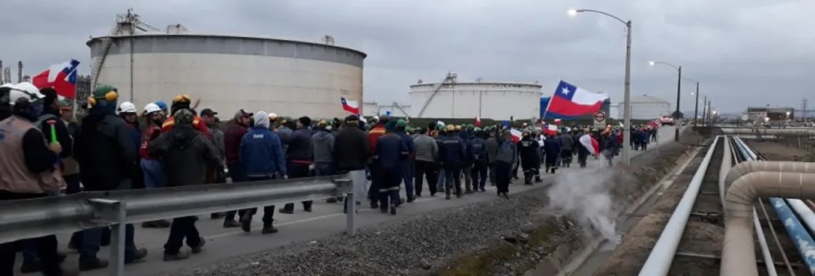 Trabajadores contratistas de Enap protestan contra precarización laboral y abandono en Hualpén y Concón