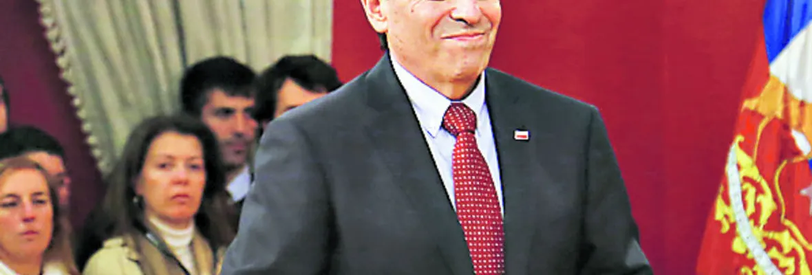 Duró apenas un día hábil: Ministro de Cultura se ve obligado a dejar el cargo