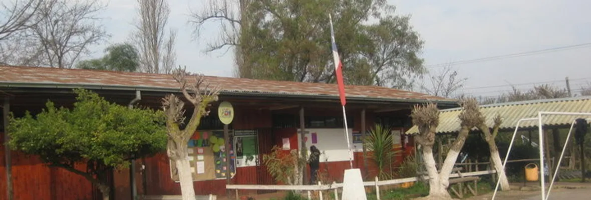 Tras sospecha de intoxicación por plaguicidas, suspenden clases en escuela de Paine