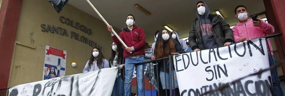 Estudiantes se toman liceos de Quintero por crisis socioambiental