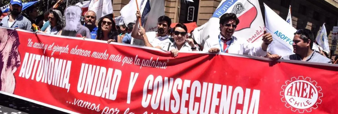 Funcionarios públicos anuncian nuevas movilizaciones por cientos de despidos mientras se firmaba el reajuste