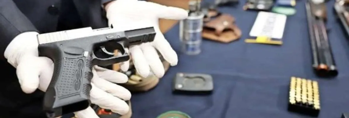 En libertad quedaron 5 policías tras ser acusados de tráfico ilegal de 118 armas al interior de Carabineros de Chile