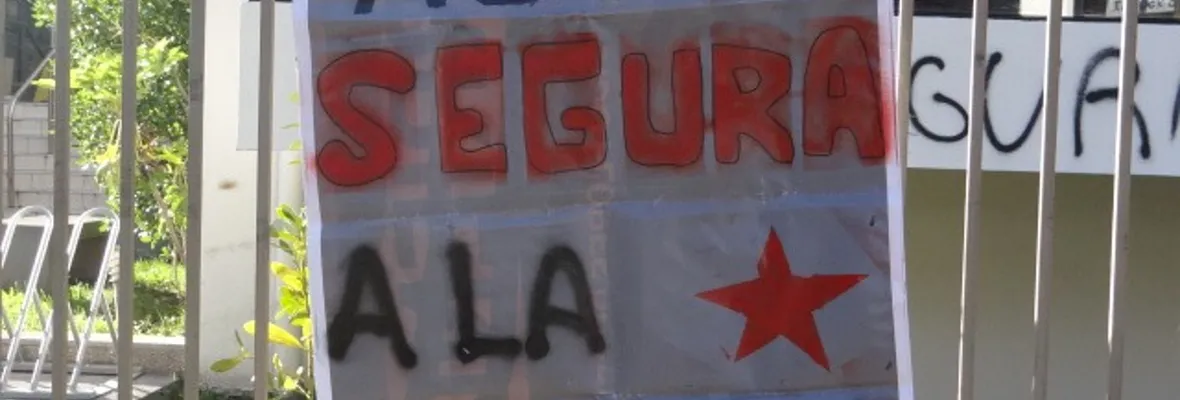 Secundarios de Concepción funaron SEREMI de Educación protestando contra #AulaSegura