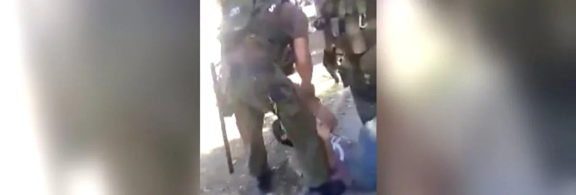 Desvincularon a Carabineros que golperon y asfixiaron a transeúnte que defendió a su perro por patada de motorista
