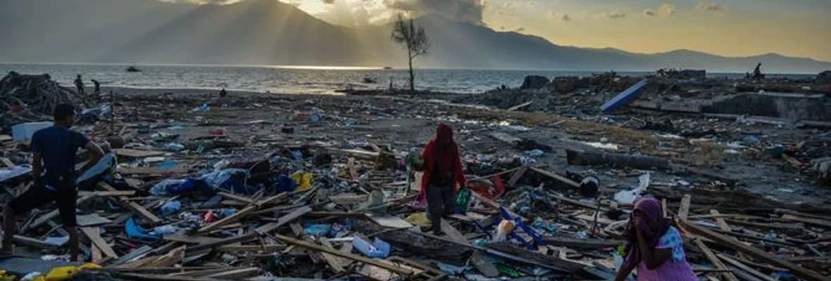 Actividad de volcán Krakatoa provoca tsunami en Indonesia: Decenas de muertos y cientos de heridos