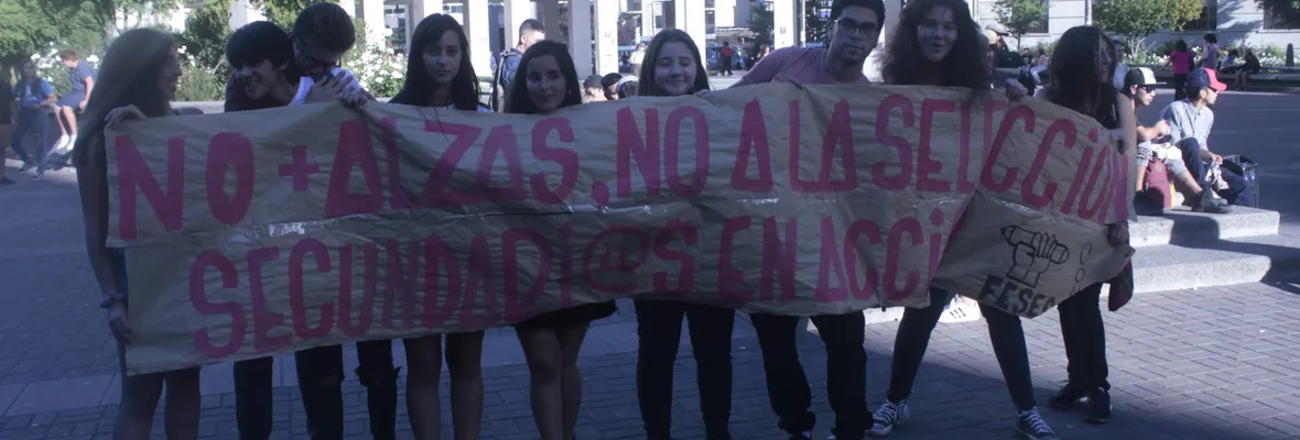 Estudiantes secundarios de Concepción se manifiestan contra alza de pasajes del transporte público