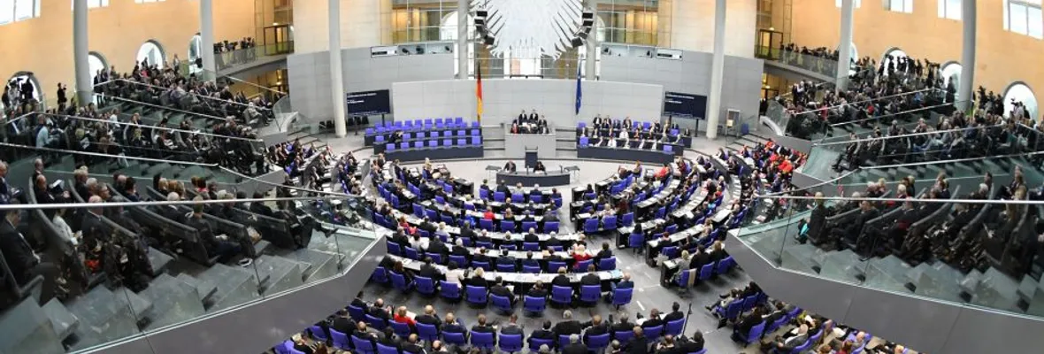 Expertos del Parlamento alemán califican de inadmisible e ilegal reconocimiento de Merkel a Guaidó