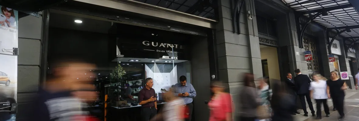 Nuevo golpe a la industria nacional: Calzados Guante cierra su producción dejando cientos de desempleados