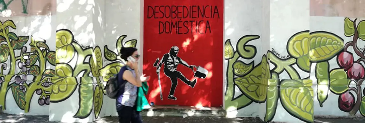 ABRIL: Mujeres agitan conversatorio sobre doble jornada laboral y reapropiación del espacio público