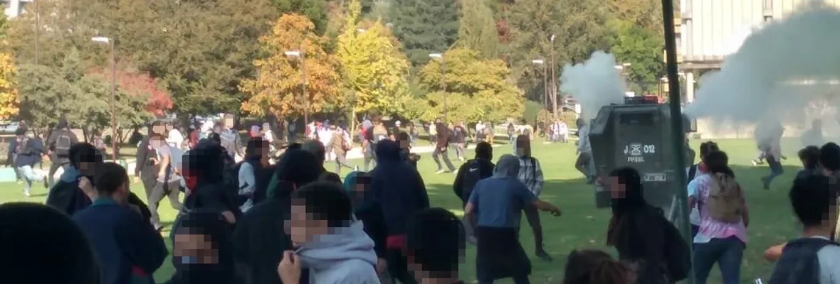 IMÁGENES | Carabineros ingresa al campus de la U. de Concepción y reprime a estudiantes